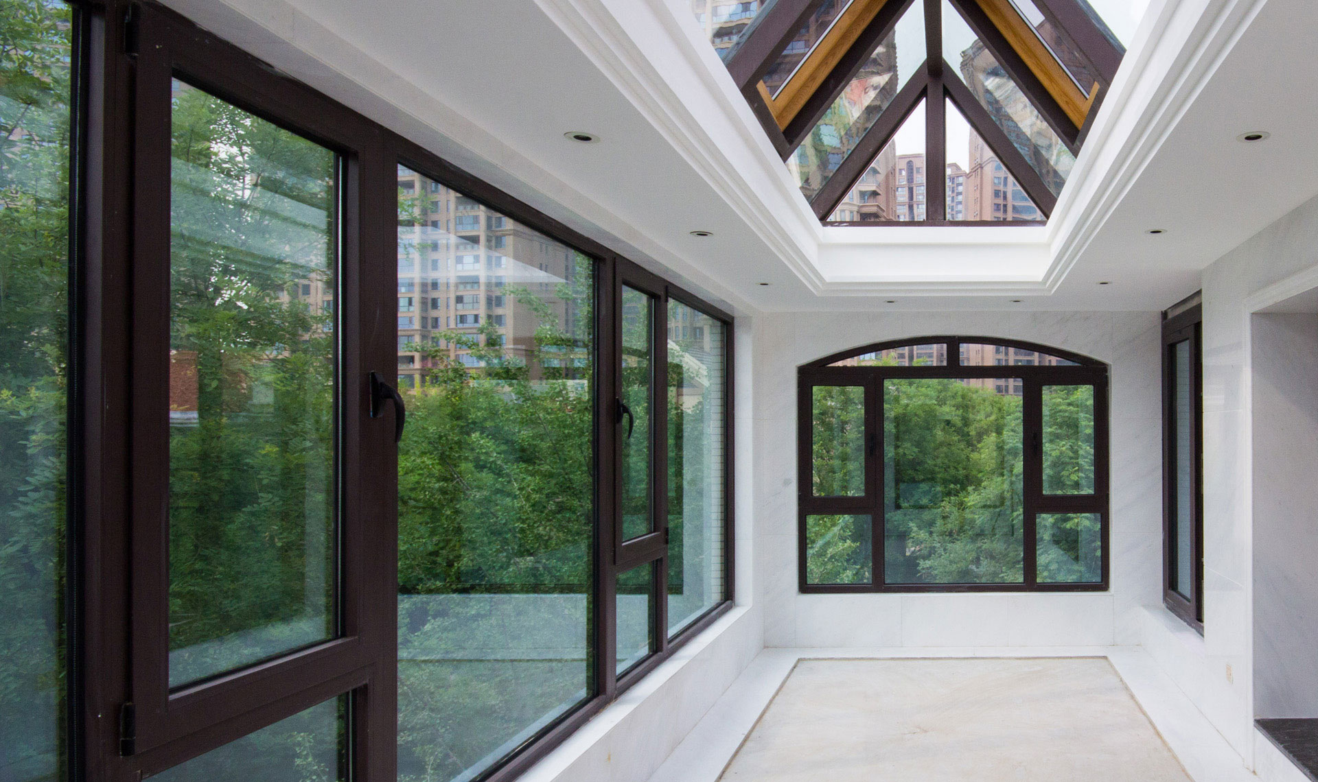 Warm as a Wall: An Introduction to Vacuum Insulating Glazing