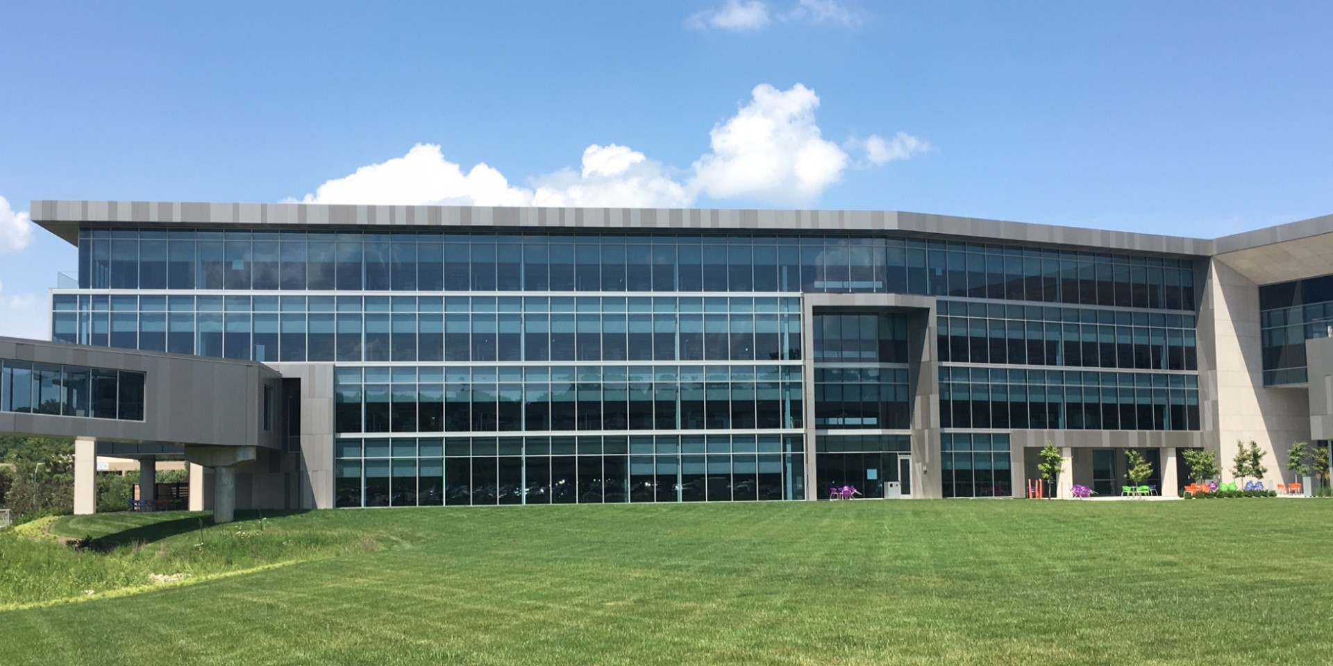 Burns & McDonnell Canadian Headquarters | Solarban® z75 Glass (Solarban® 70 Optiblue® Glass)