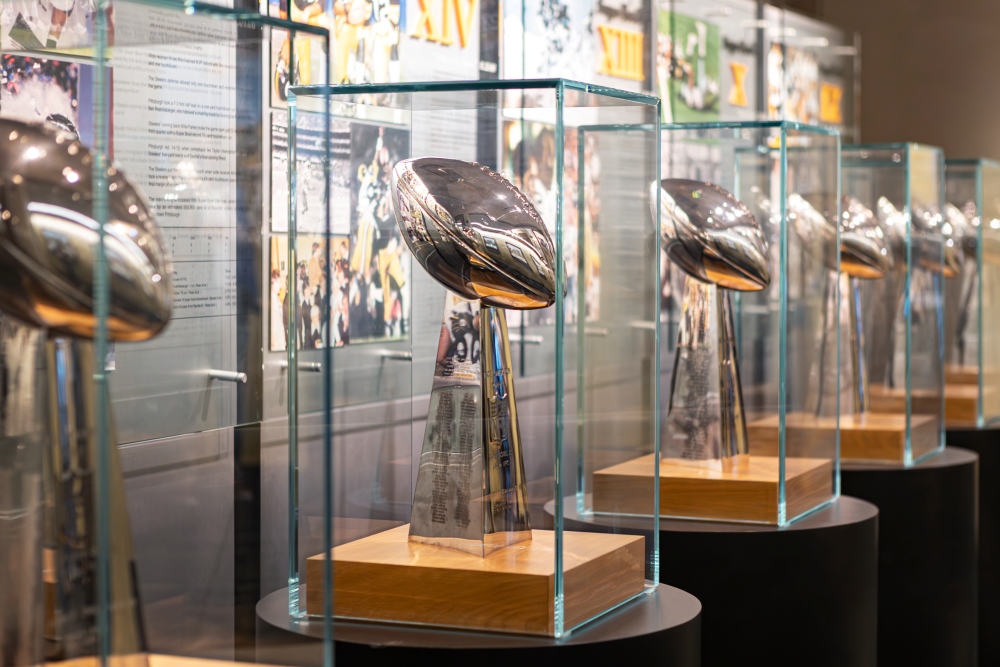 Now, Starphire Ultra-Clear® glass offers true-to-life views of the Steelers’ Super Bowl Championships.