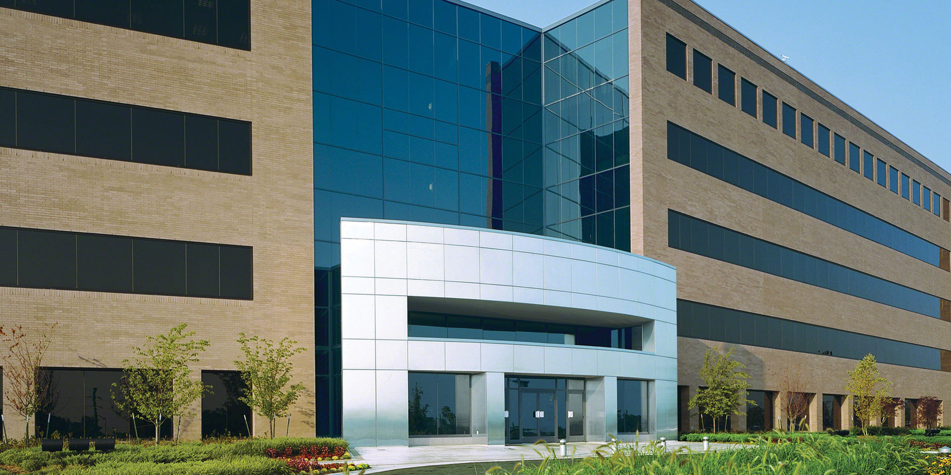 Beverly Headquarters | Graylite® Glass